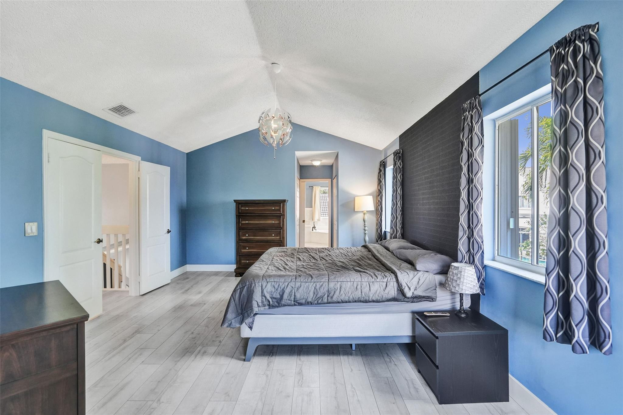 19321 NW 10th Pembroke Pines, FL 33029