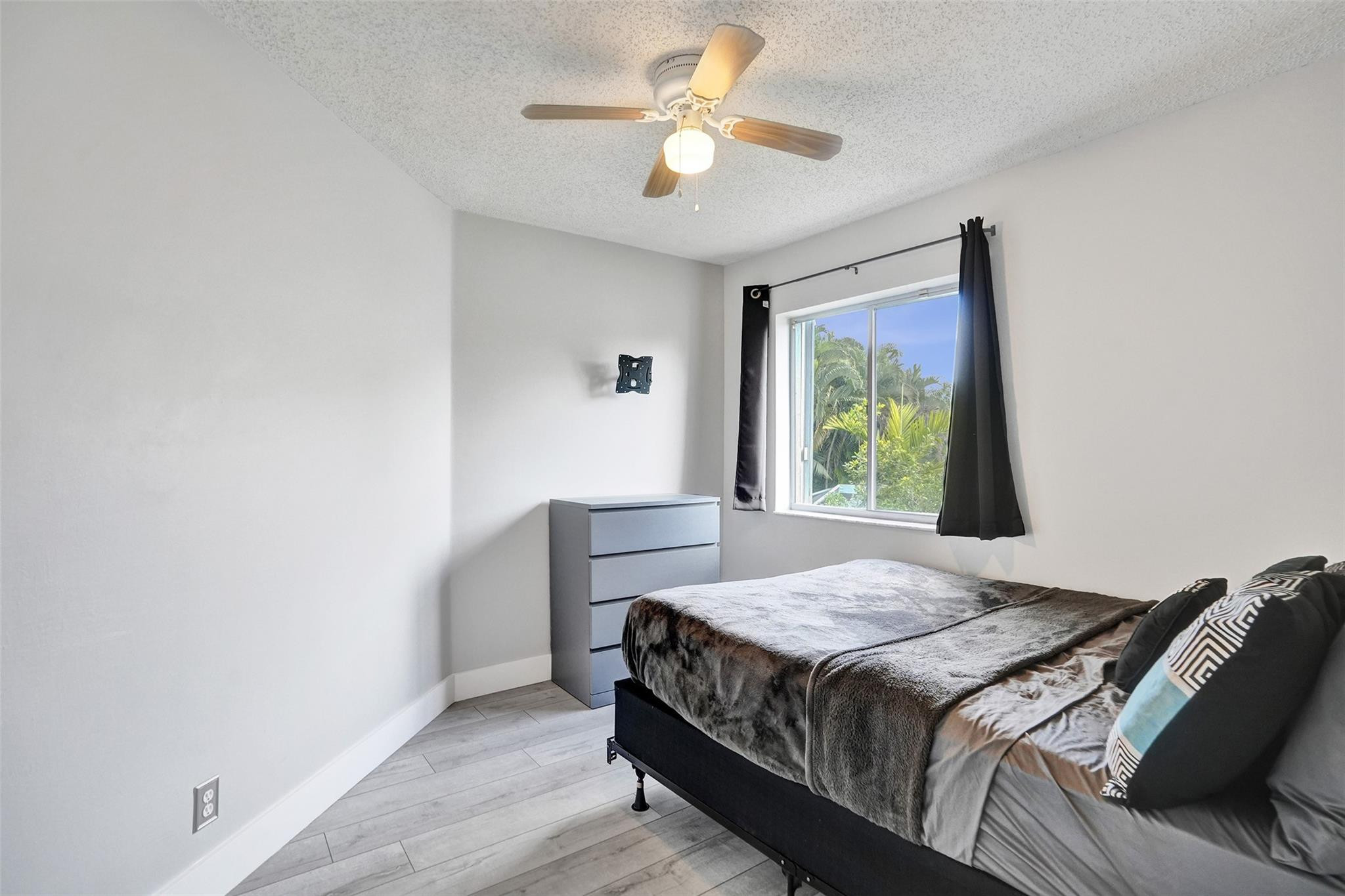 19321 NW 10th Pembroke Pines, FL 33029