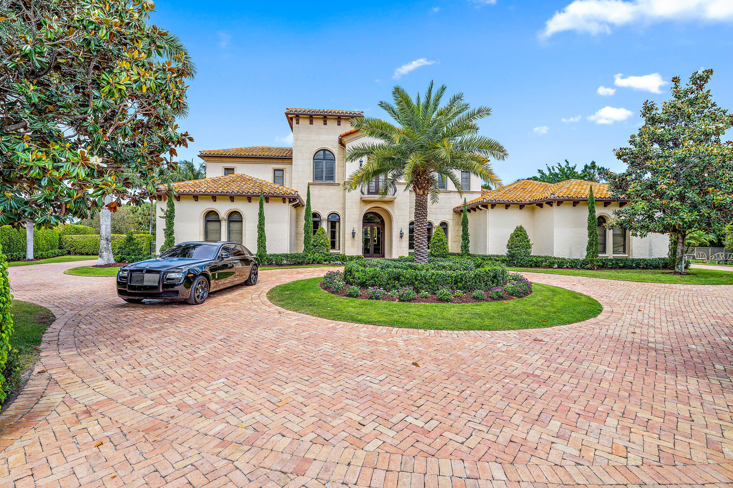 667 Hermitage Circle