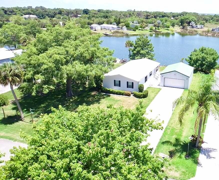 1052 E Miller Dr