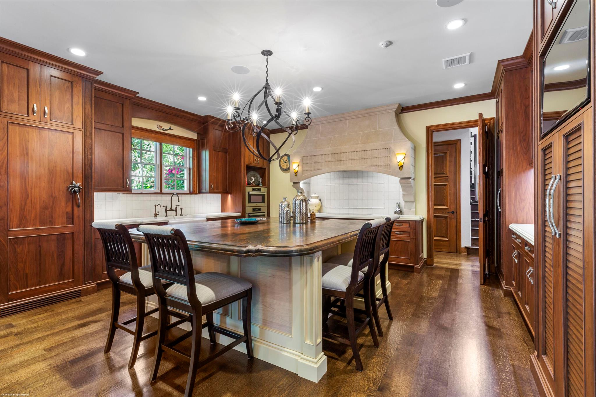 398 S Beach Rd Jupiter Island, FL 33455