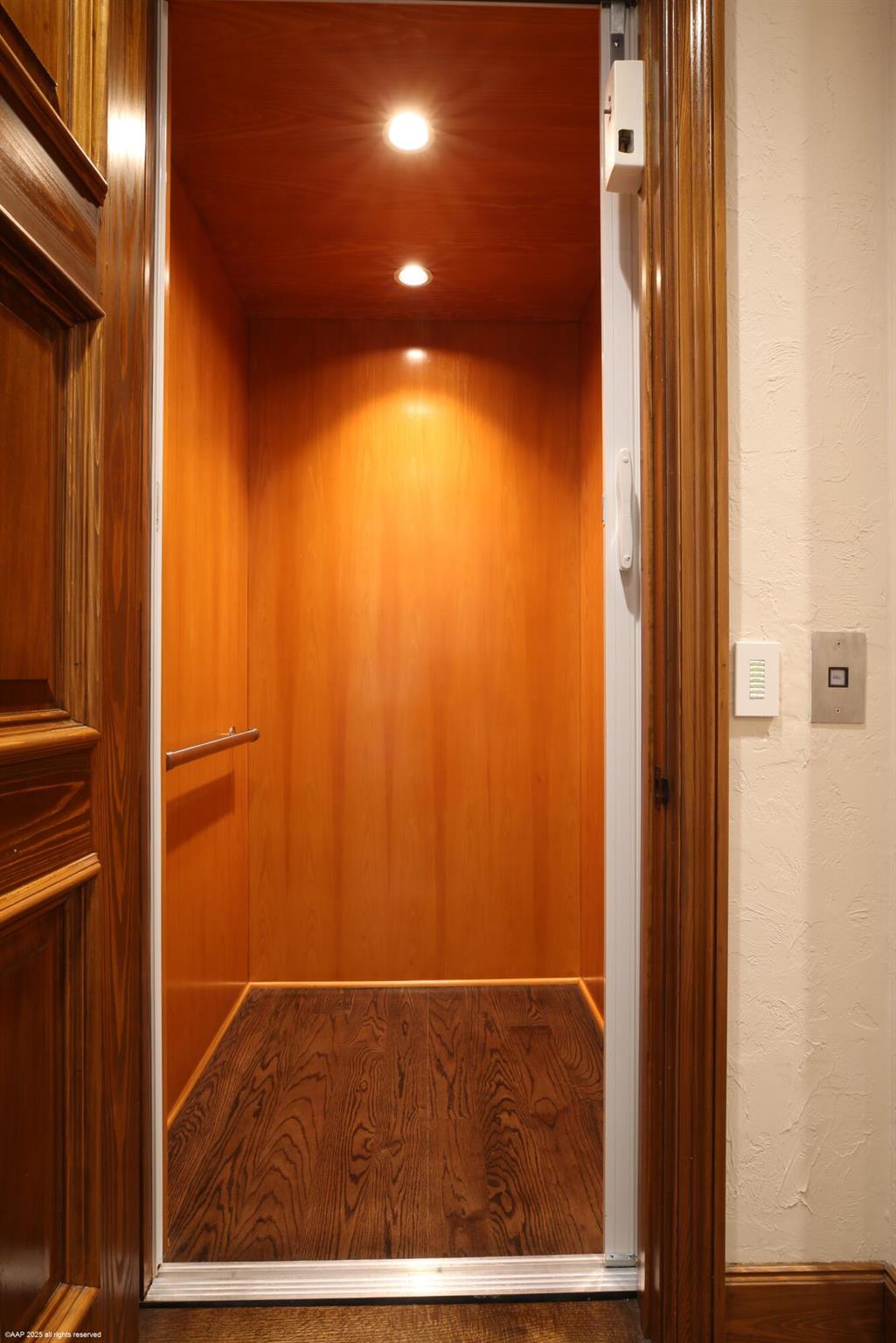 398 S Beach Rd Jupiter Island, FL 33455