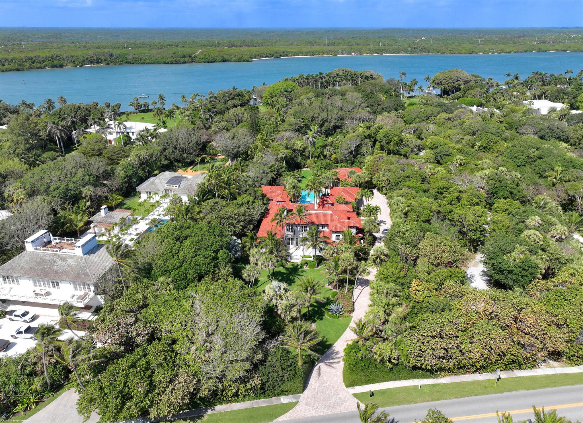 398 S Beach Rd Jupiter Island, FL 33455