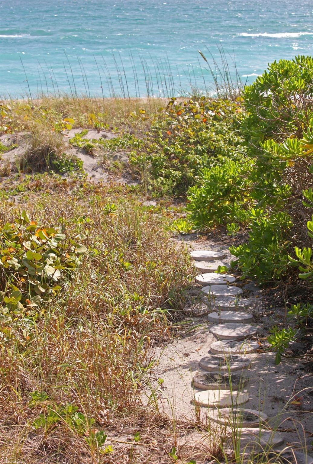 398 S Beach Rd Jupiter Island, FL 33455