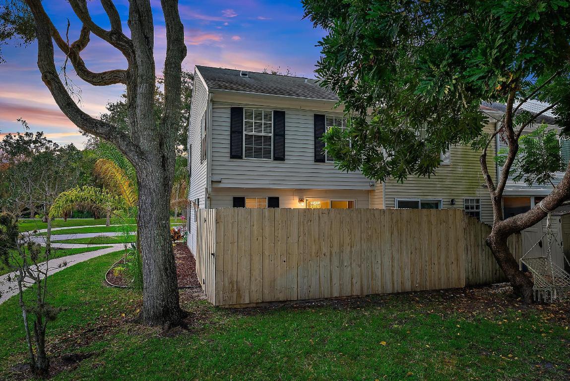 301 Georgian Park Dr Jupiter, FL 33458
