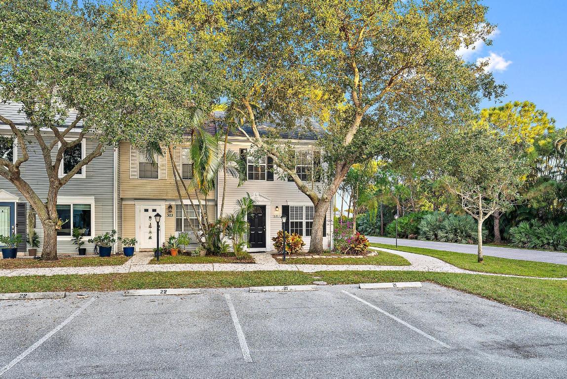 301 Georgian Park Dr Jupiter, FL 33458