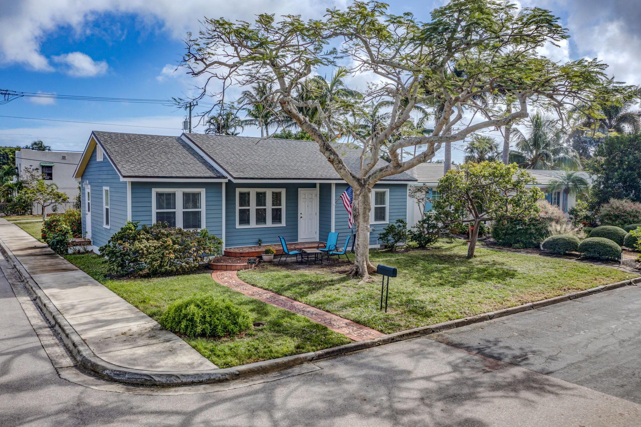 1132 N Palmway