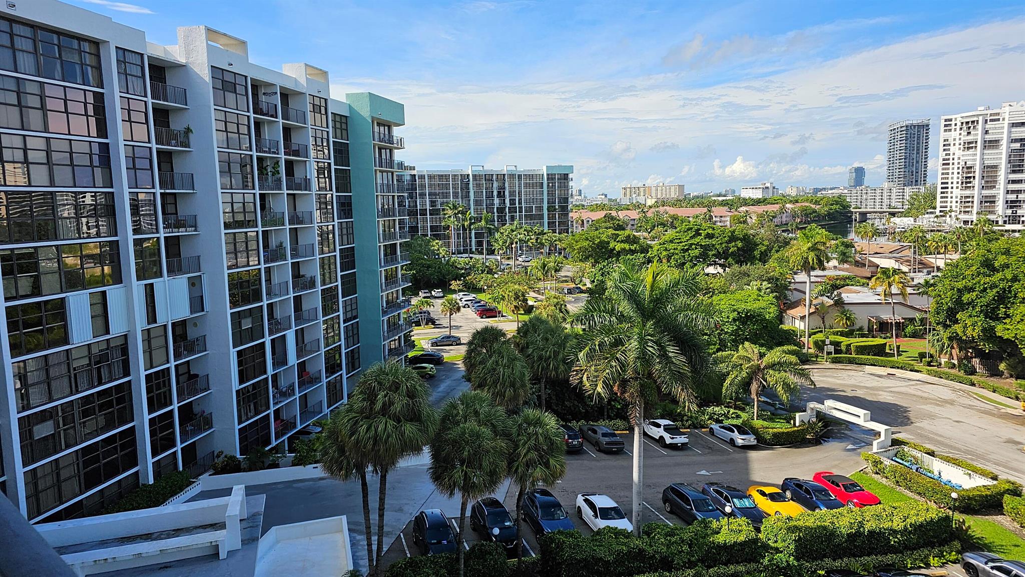 400 Leslie Dr #807