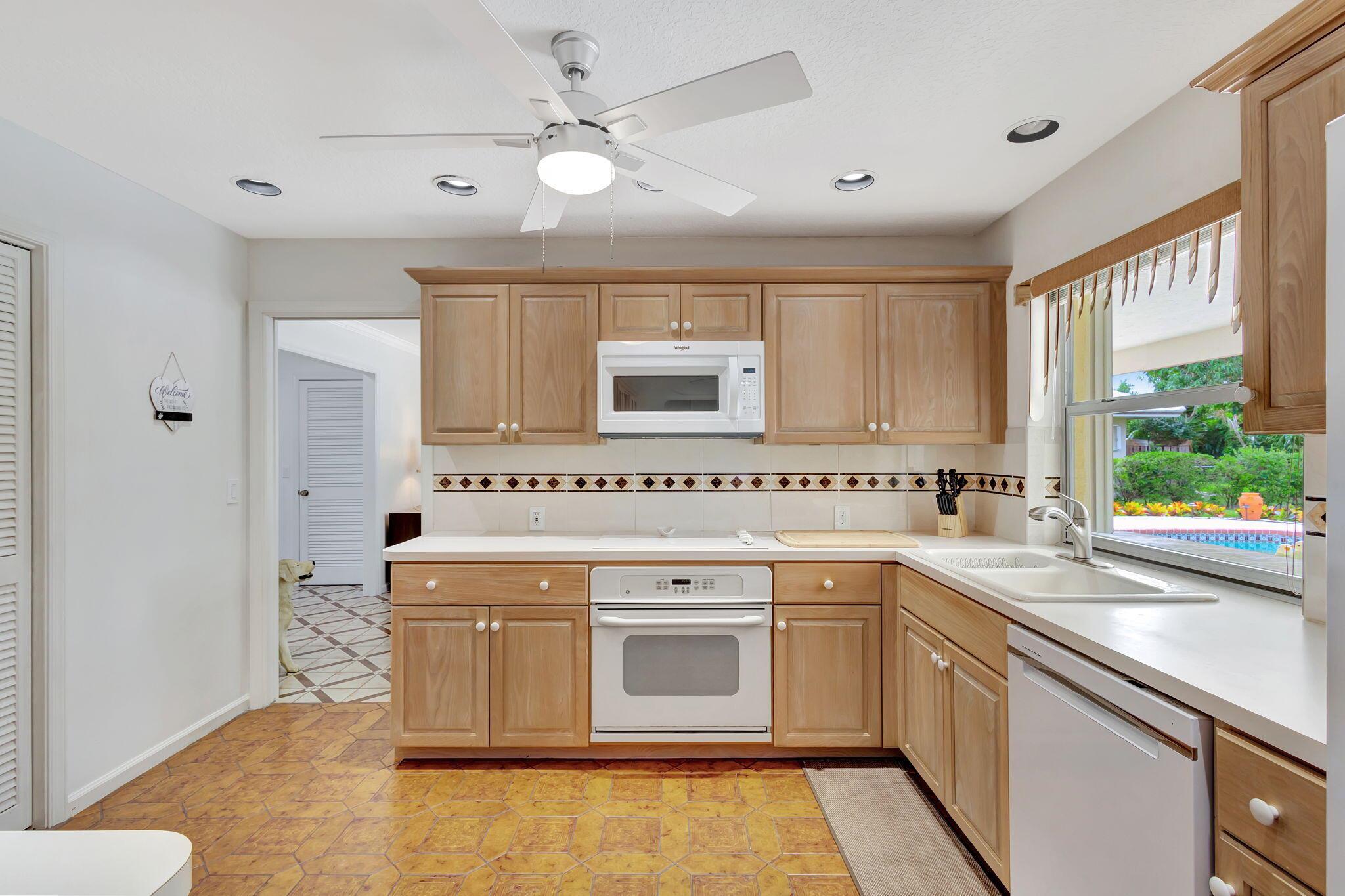 1141 Pine Pt Rd Riviera Beach, FL 33404