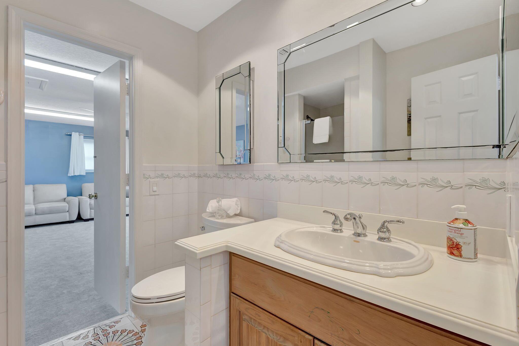 1141 Pine Pt Rd Riviera Beach, FL 33404