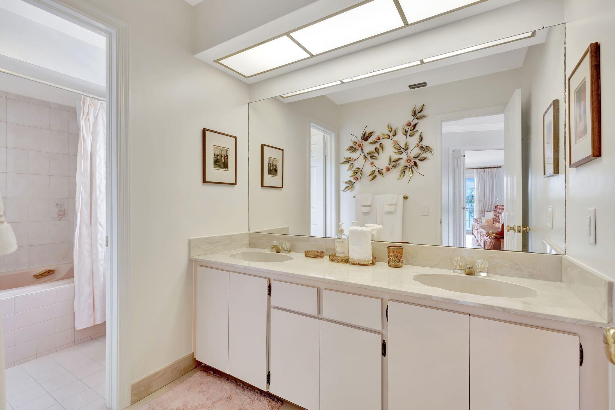 1141 Pine Pt Rd Riviera Beach, FL 33404