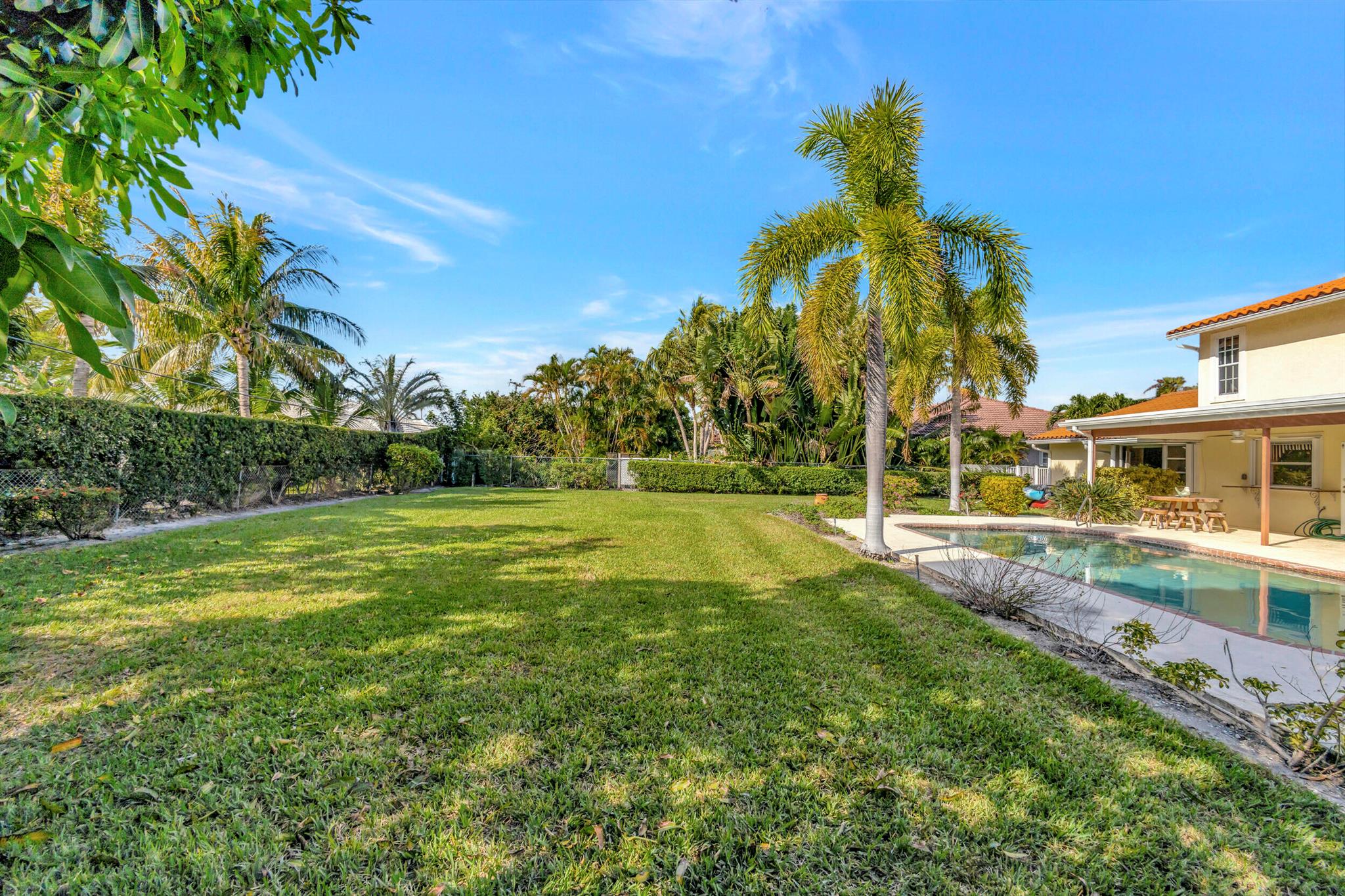 1141 Pine Pt Rd Riviera Beach, FL 33404