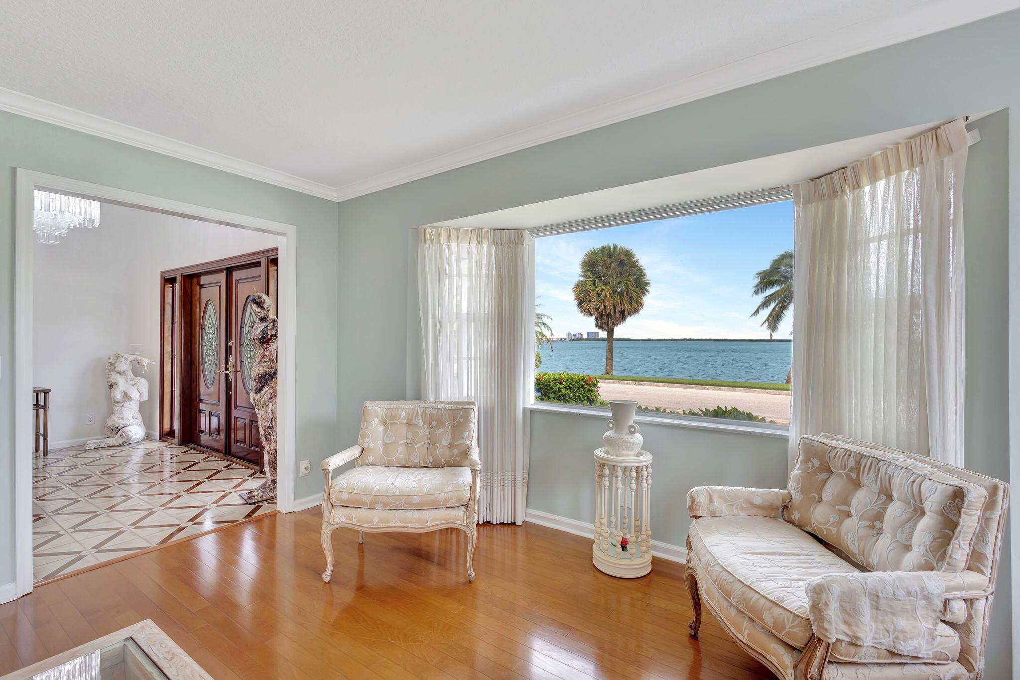 1141 Pine Pt Rd Riviera Beach, FL 33404