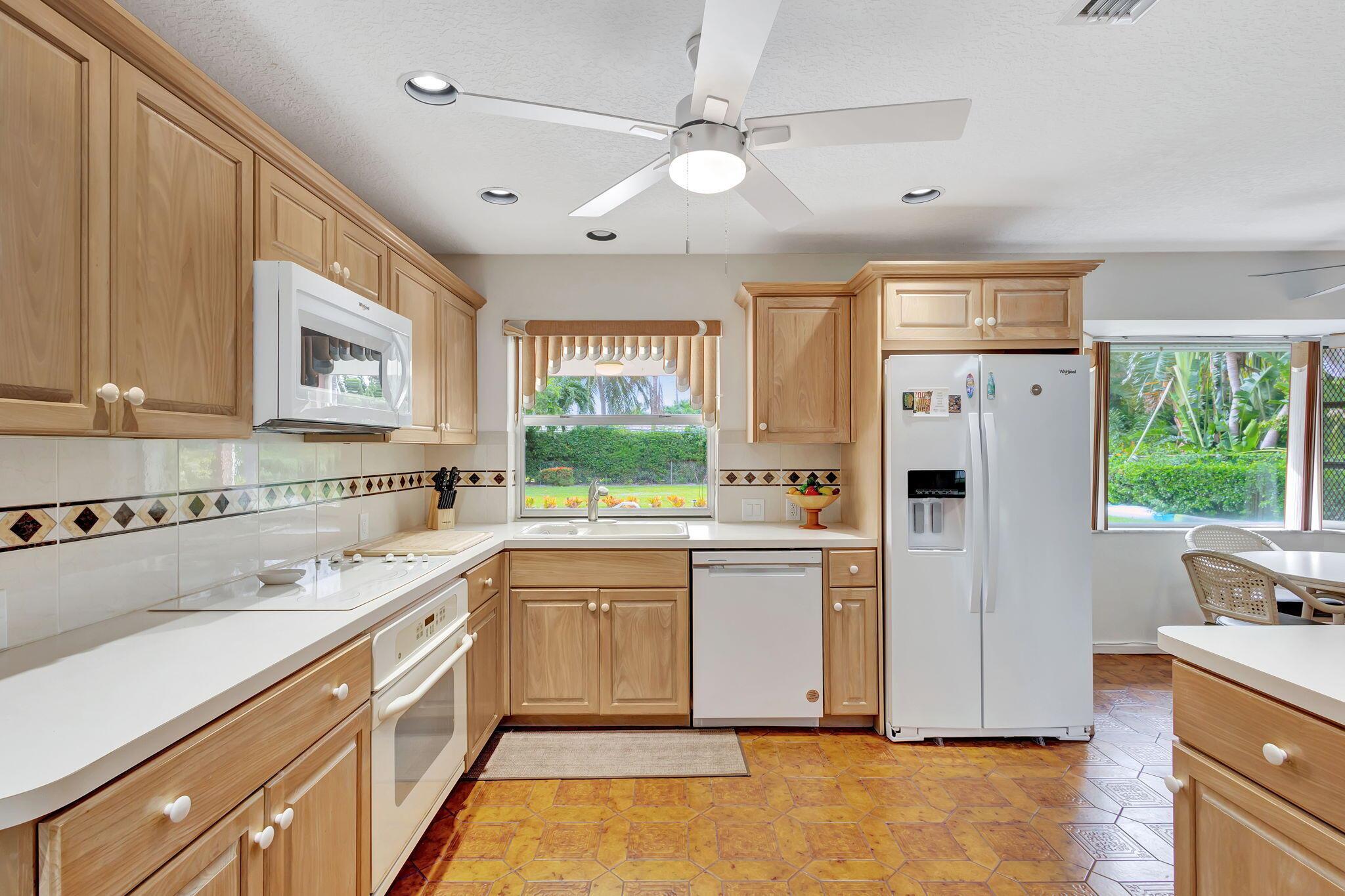 1141 Pine Pt Rd Riviera Beach, FL 33404