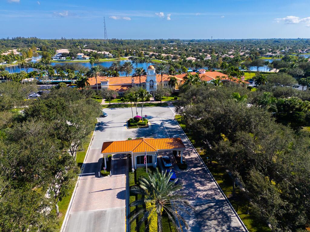 8199 Saint Johns Ct Wellington, FL 33414