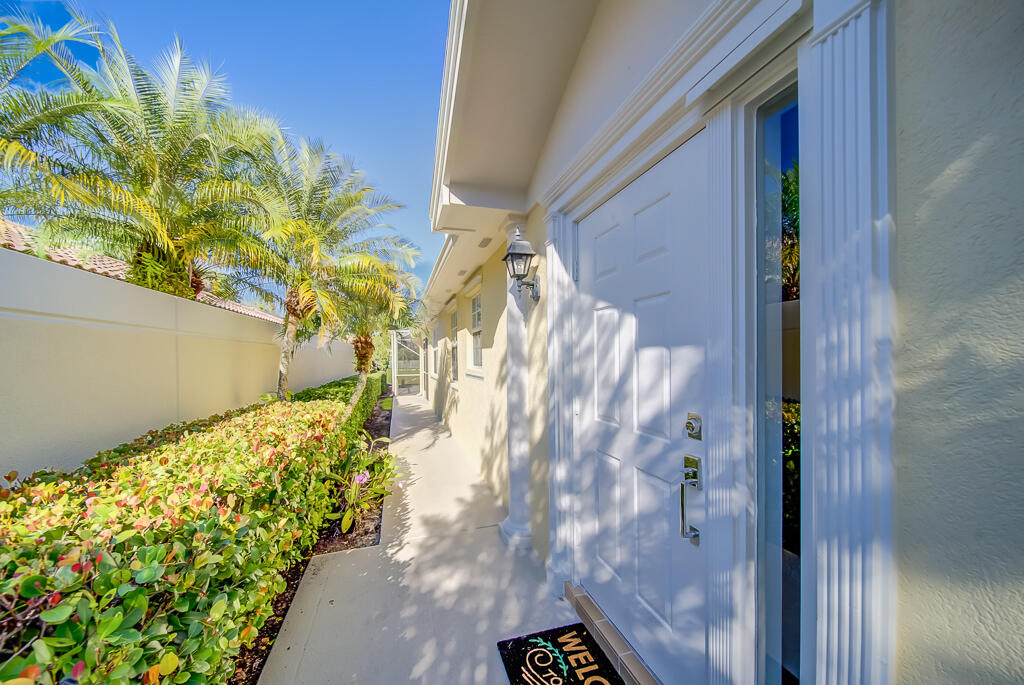 8199 Saint Johns Ct Wellington, FL 33414