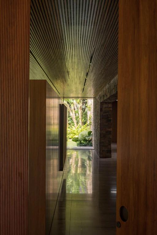 195 Via Marina Palm Beach, FL 33480