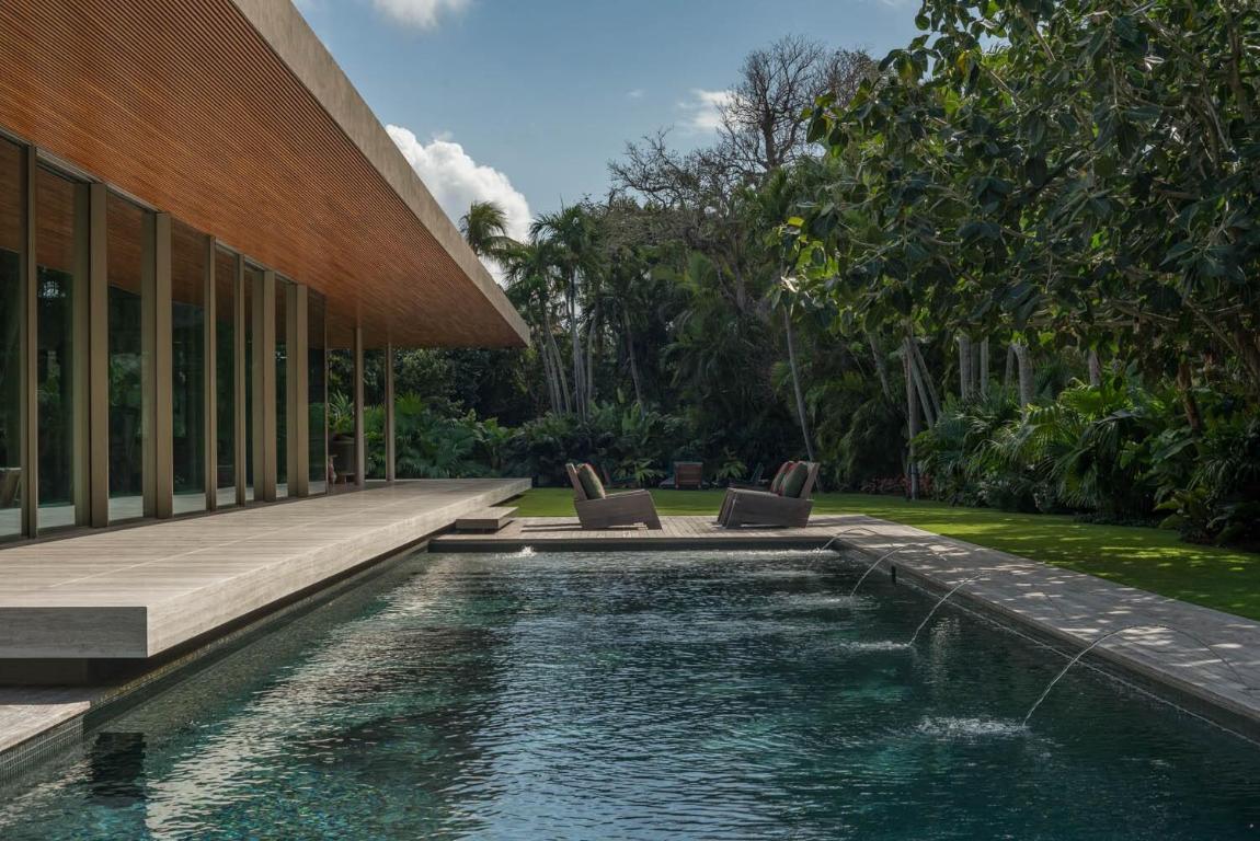 195 Via Marina Palm Beach, FL 33480