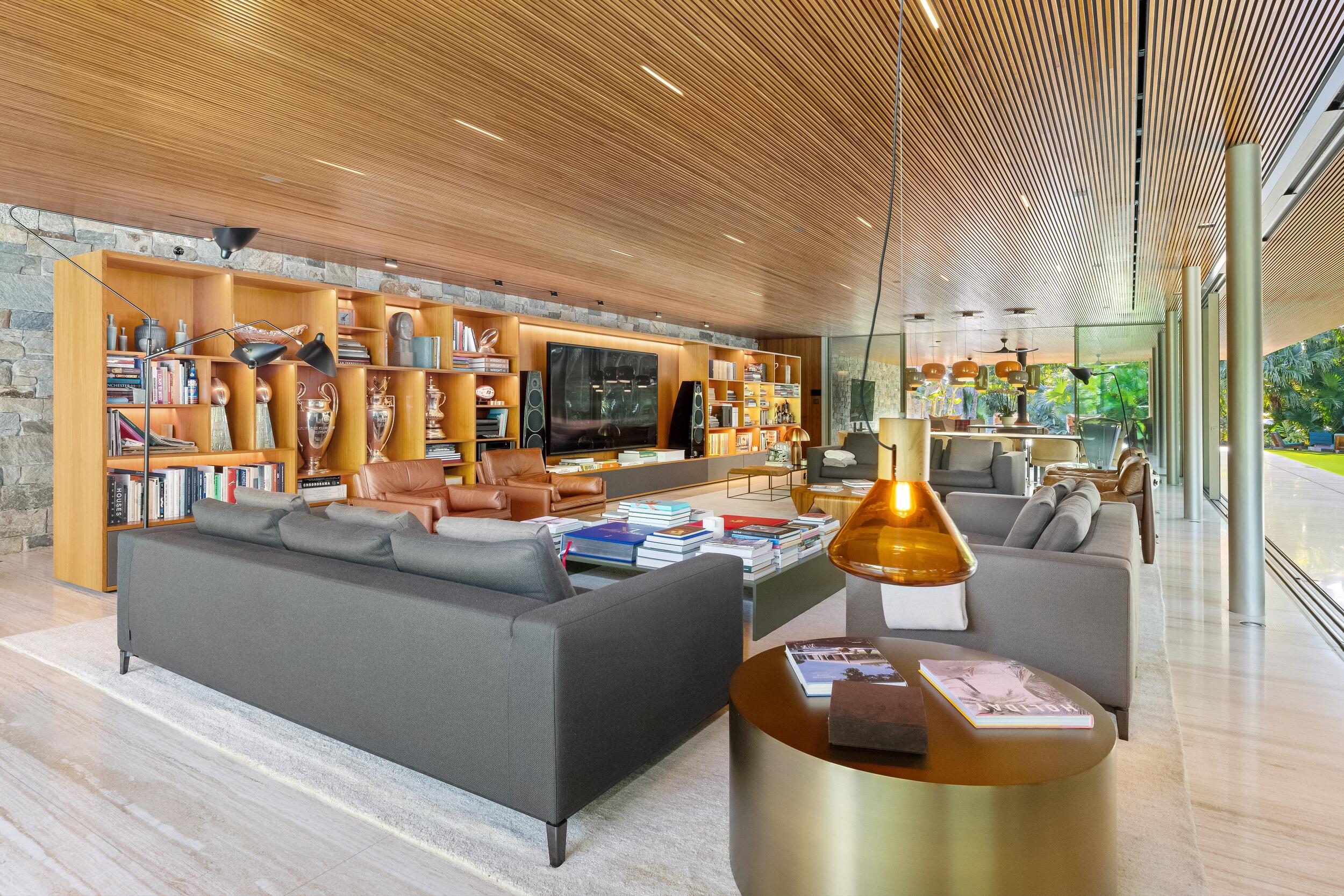 195 Via Marina Palm Beach, FL 33480