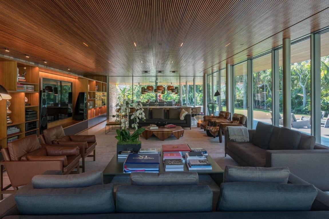 195 Via Marina Palm Beach, FL 33480