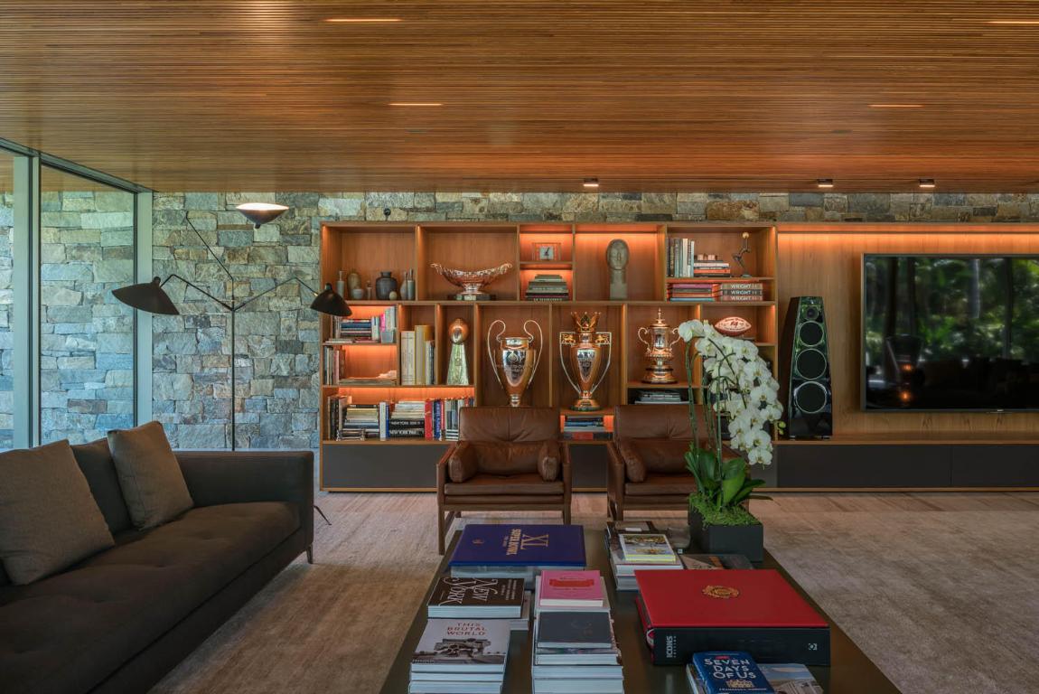 195 Via Marina Palm Beach, FL 33480