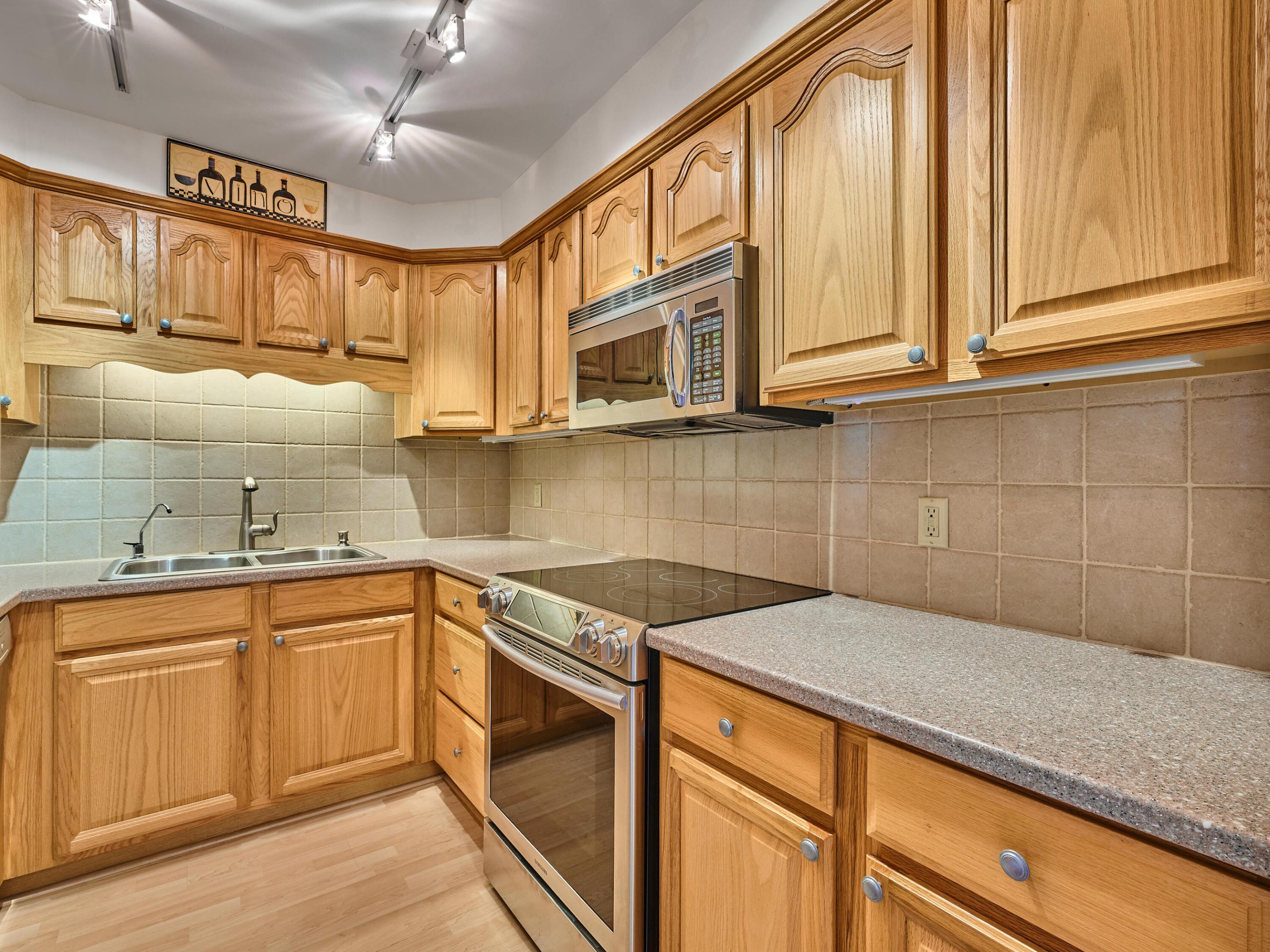 336 Golfview #605 North Palm Beach, FL 33408