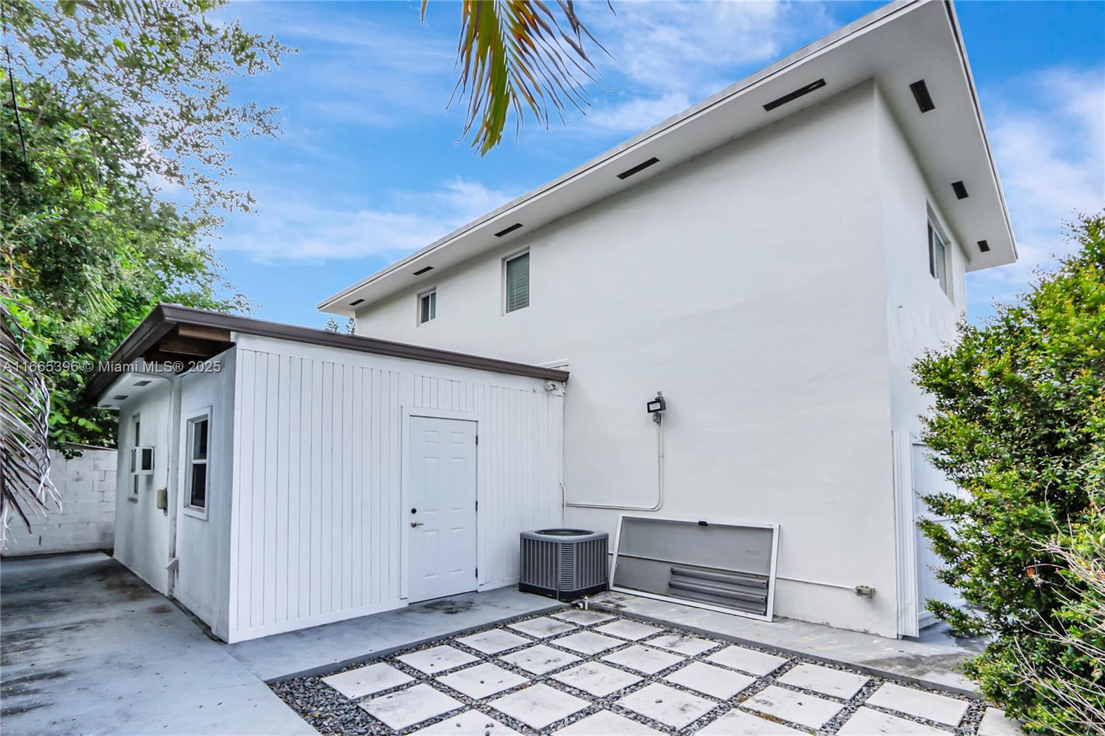 1359 SW 11th St Miami, FL 33135