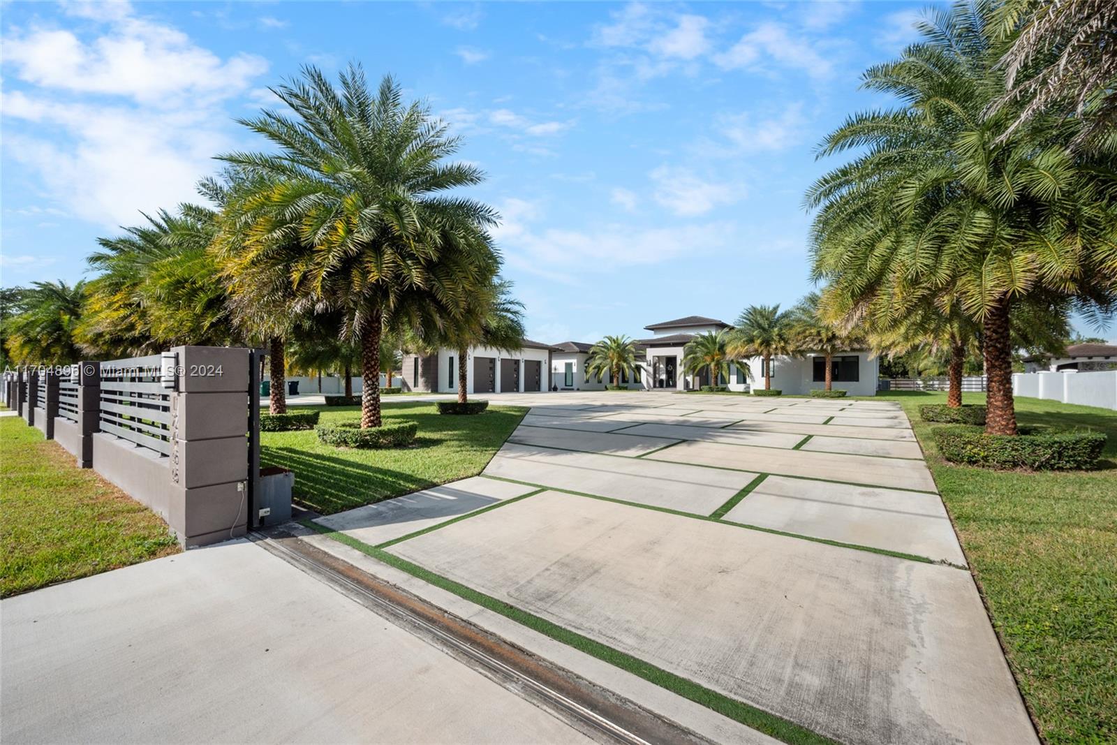 12455 SW 45th St,Miami, FL 33175
