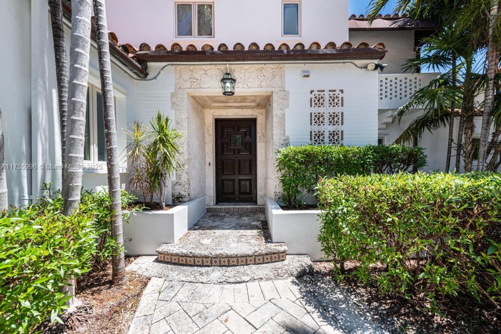 5661 Pine Tree Dr Miami Beach, FL 33140 5661 Pine Tree Dr Miami Beach, FL 33140