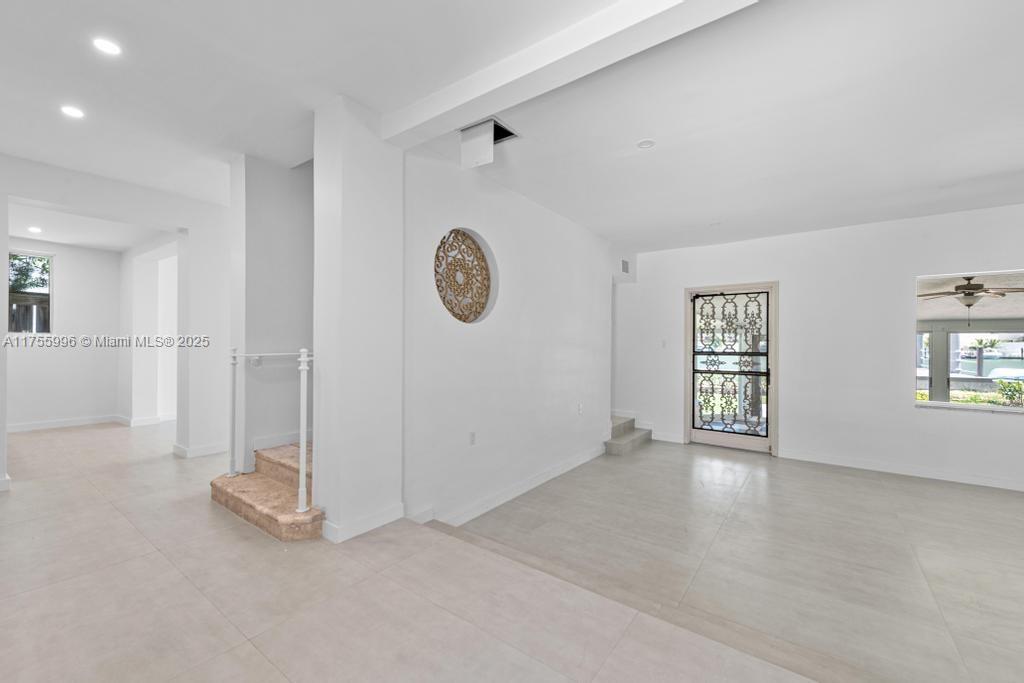 5661 Pine Tree Dr Miami Beach, FL 33140 5661 Pine Tree Dr Miami Beach, FL 33140