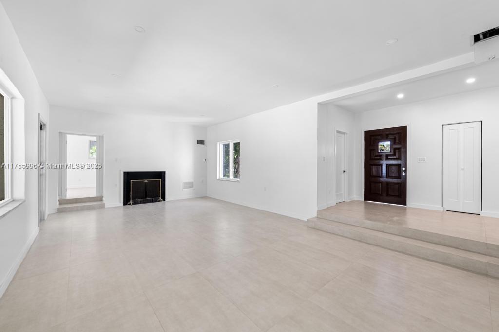 5661 Pine Tree Dr Miami Beach, FL 33140 5661 Pine Tree Dr Miami Beach, FL 33140