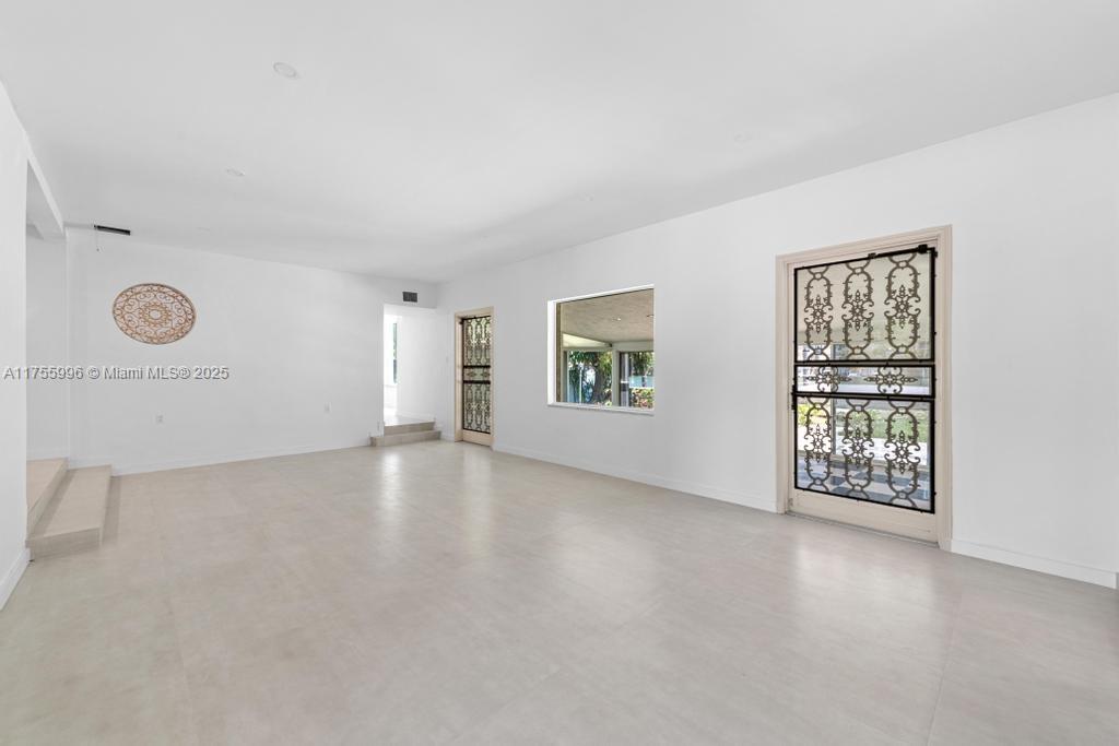 5661 Pine Tree Dr Miami Beach, FL 33140 5661 Pine Tree Dr Miami Beach, FL 33140