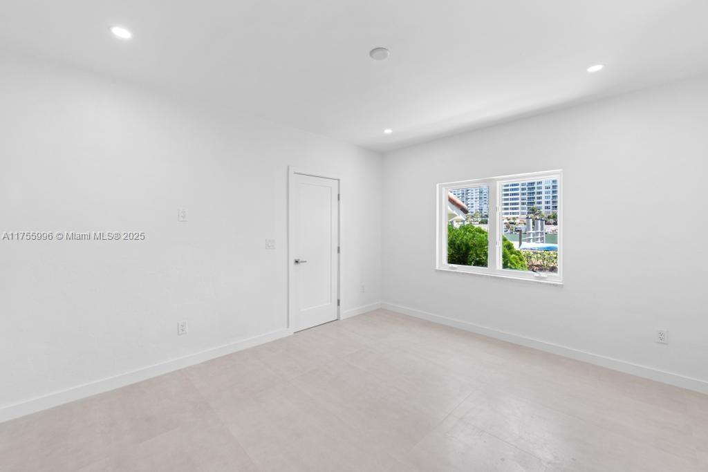 5661 Pine Tree Dr Miami Beach, FL 33140 5661 Pine Tree Dr Miami Beach, FL 33140