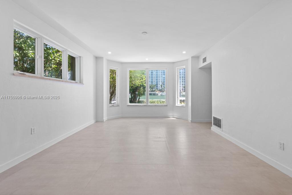 5661 Pine Tree Dr Miami Beach, FL 33140 5661 Pine Tree Dr Miami Beach, FL 33140