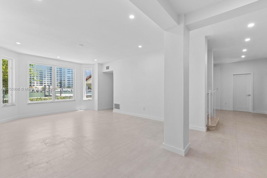 5661 Pine Tree Dr Miami Beach, FL 33140 5661 Pine Tree Dr Miami Beach, FL 33140