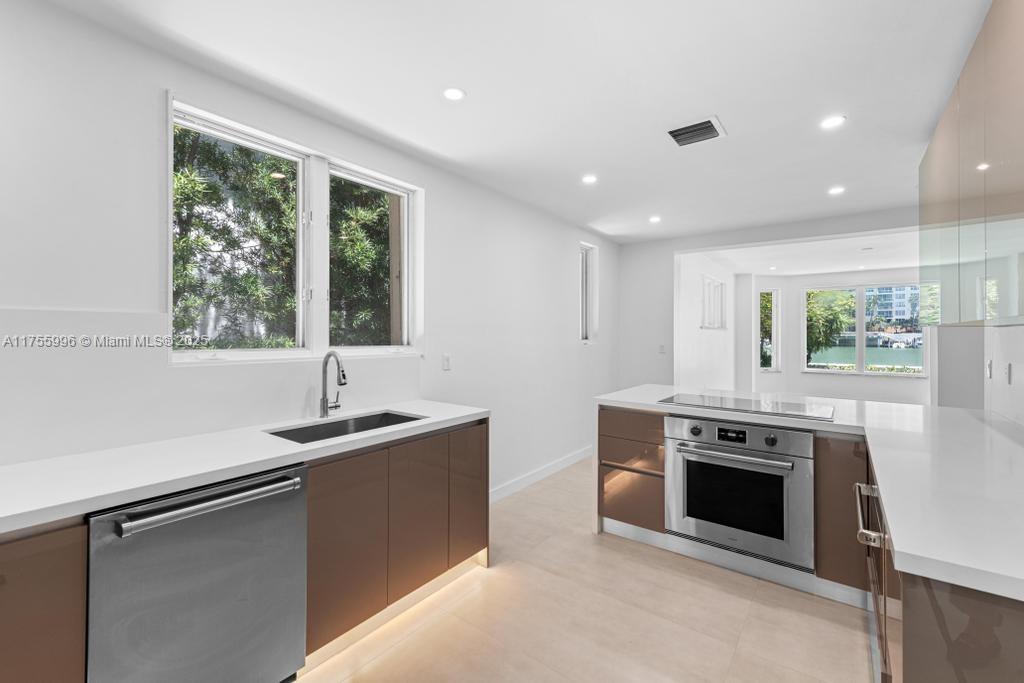 5661 Pine Tree Dr Miami Beach, FL 33140 5661 Pine Tree Dr Miami Beach, FL 33140