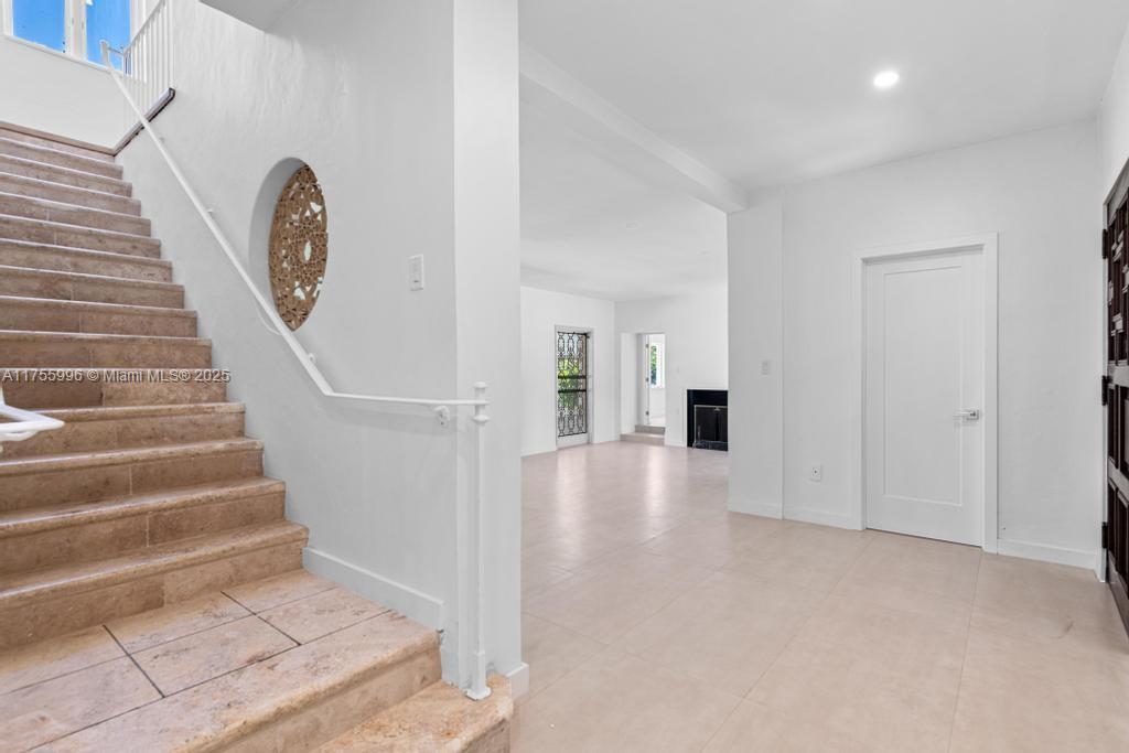5661 Pine Tree Dr Miami Beach, FL 33140 5661 Pine Tree Dr Miami Beach, FL 33140