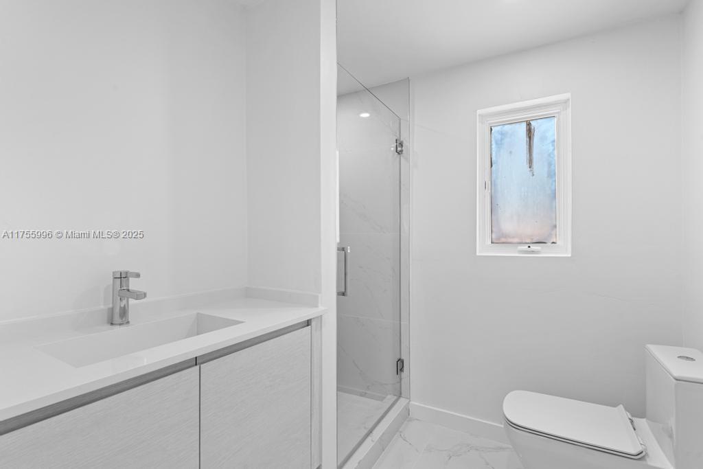 5661 Pine Tree Dr Miami Beach, FL 33140 5661 Pine Tree Dr Miami Beach, FL 33140