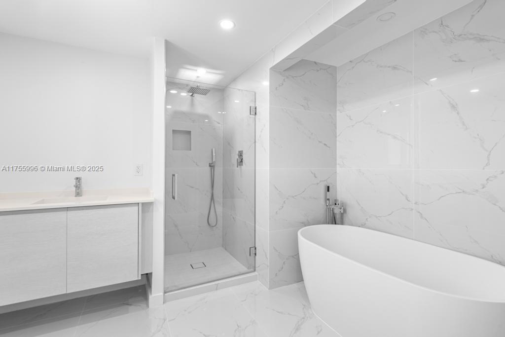 5661 Pine Tree Dr Miami Beach, FL 33140 5661 Pine Tree Dr Miami Beach, FL 33140