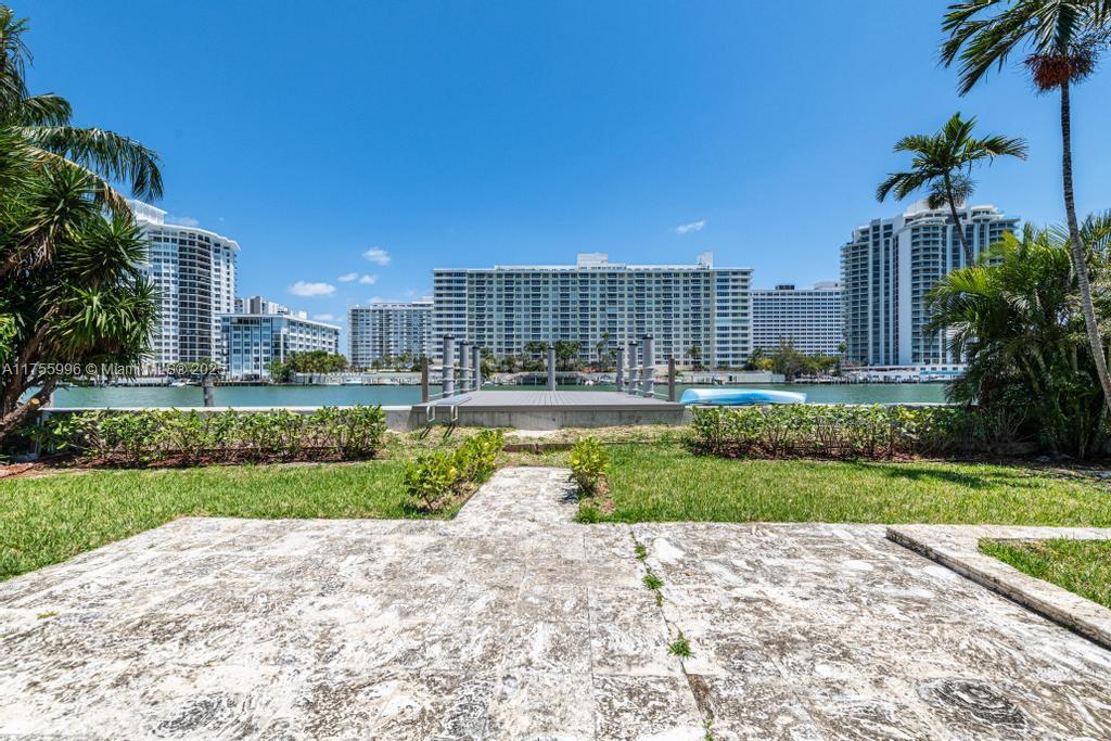 5661 Pine Tree Dr Miami Beach, FL 33140 5661 Pine Tree Dr Miami Beach, FL 33140