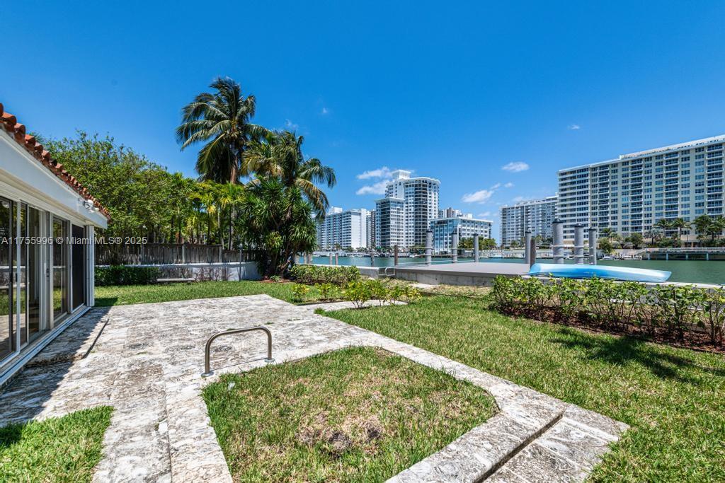 5661 Pine Tree Dr Miami Beach, FL 33140 5661 Pine Tree Dr Miami Beach, FL 33140