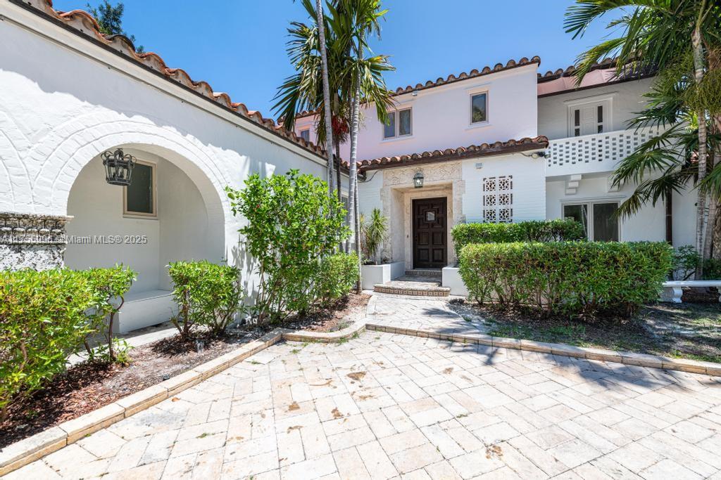 5661 Pine Tree Dr Miami Beach, FL 33140 5661 Pine Tree Dr Miami Beach, FL 33140