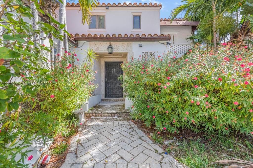 5661 Pine Tree Dr Miami Beach, FL 33140 5661 Pine Tree Dr Miami Beach, FL 33140