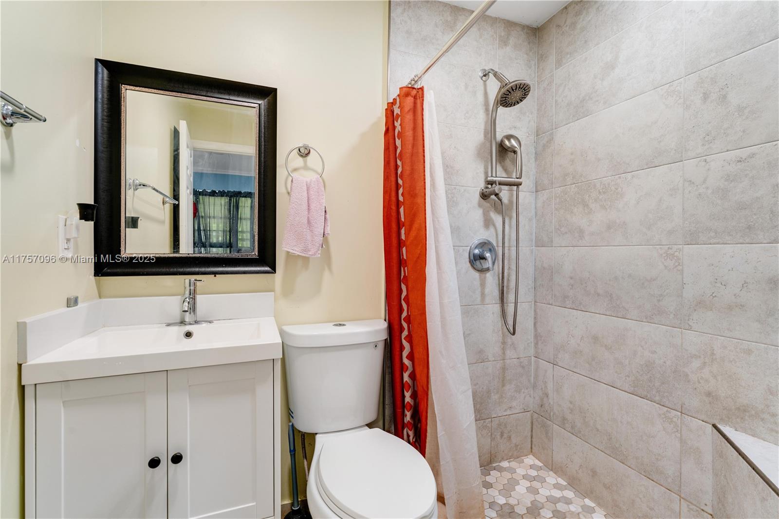 1243 NW 42nd St Miami, FL 33142