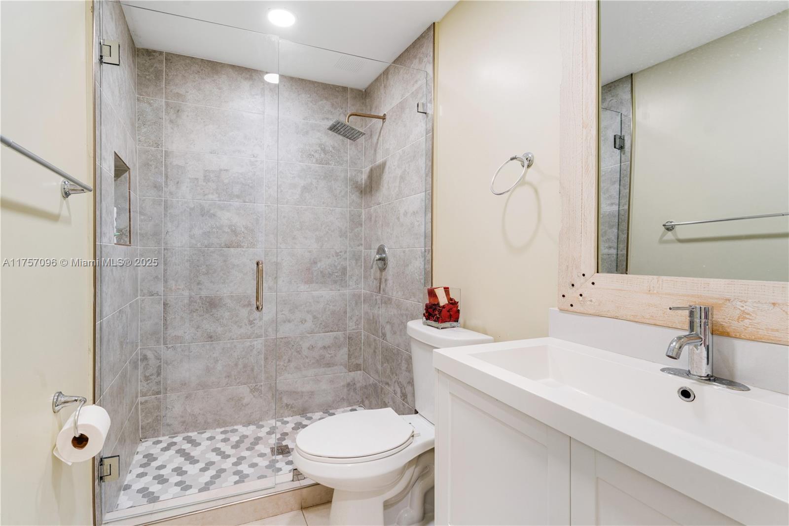 1243 NW 42nd St Miami, FL 33142