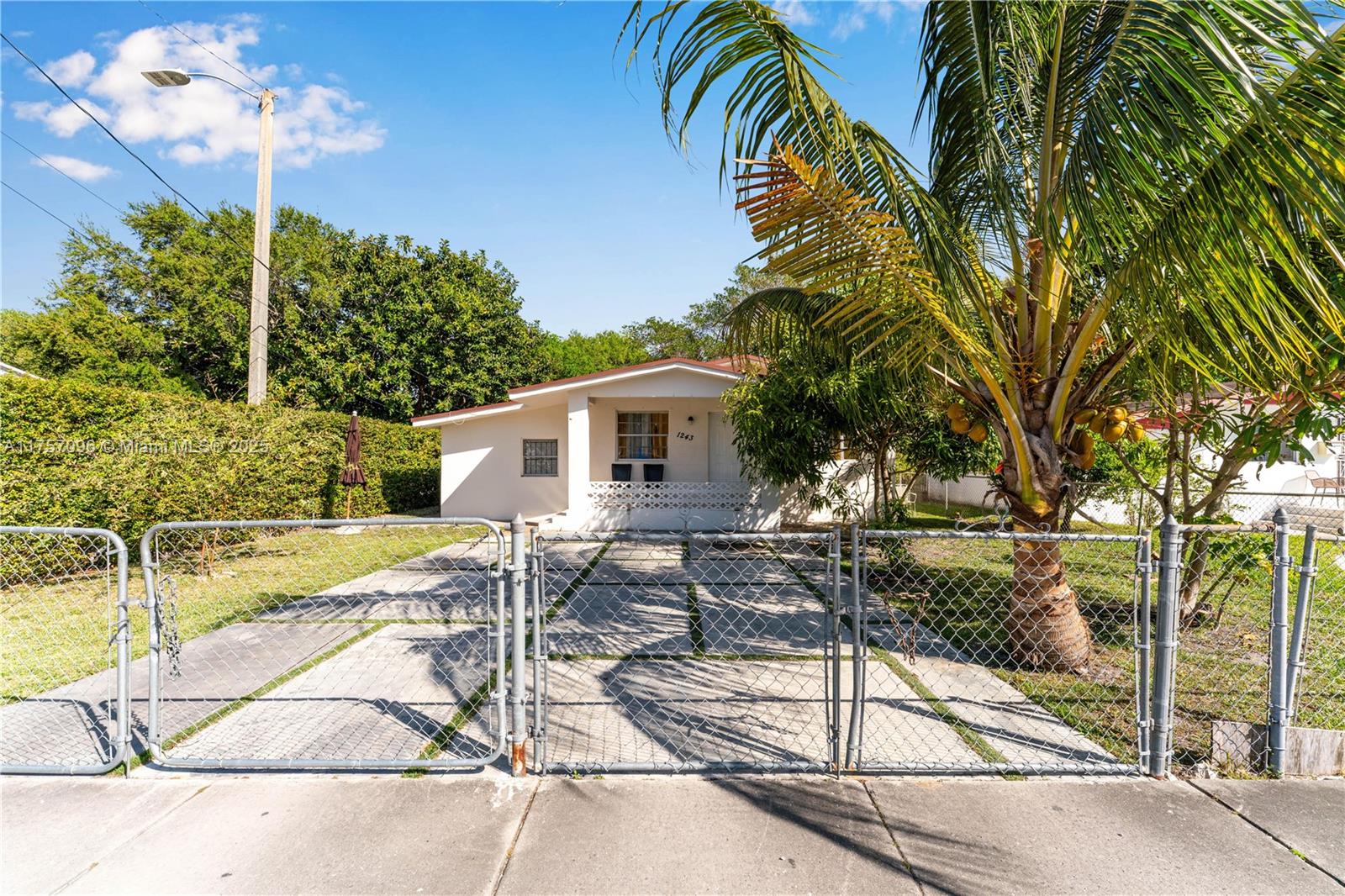 1243 NW 42nd St Miami, FL 33142