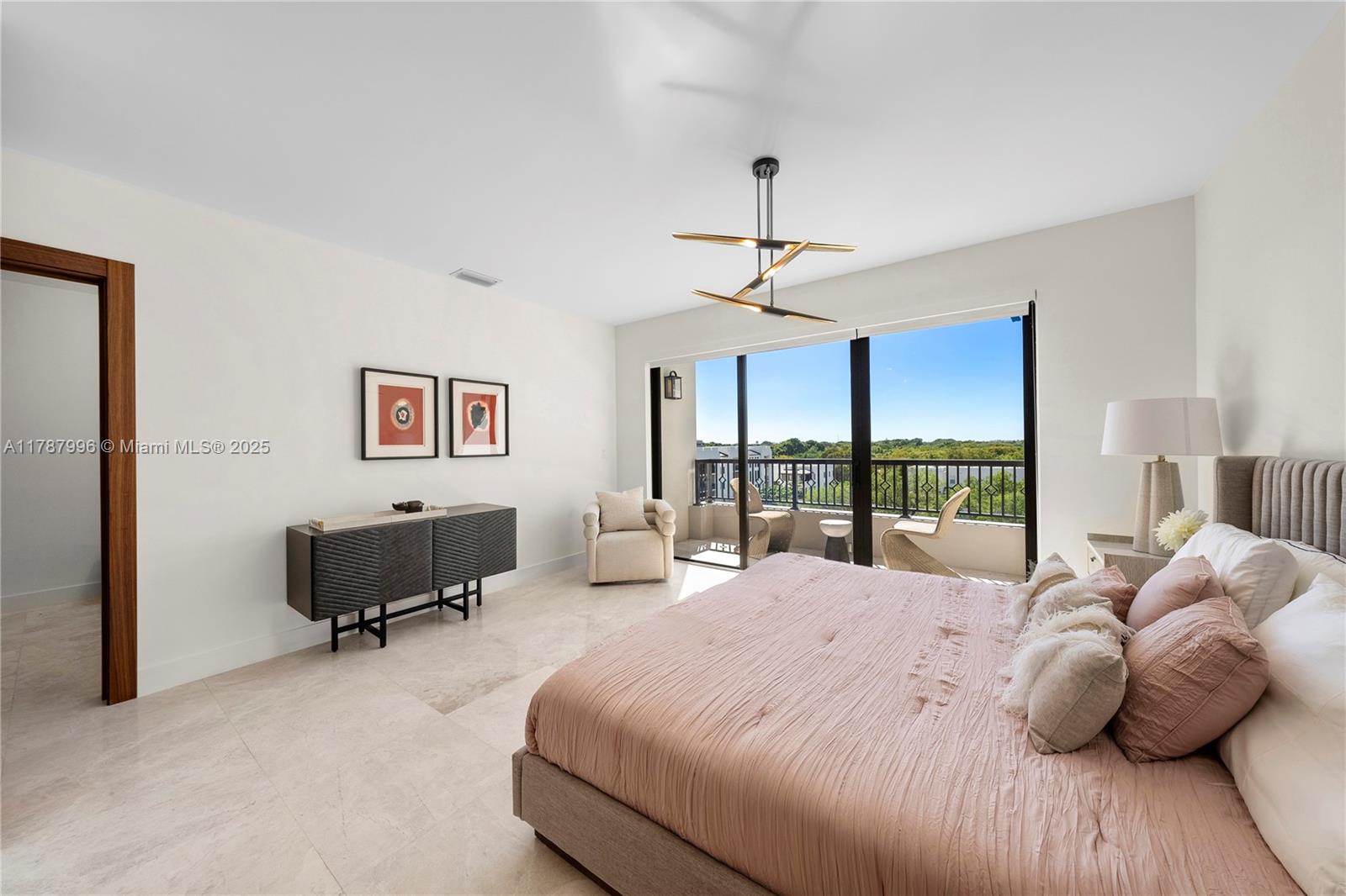 701 Valencia Ave #405 Coral Gables, FL 33134