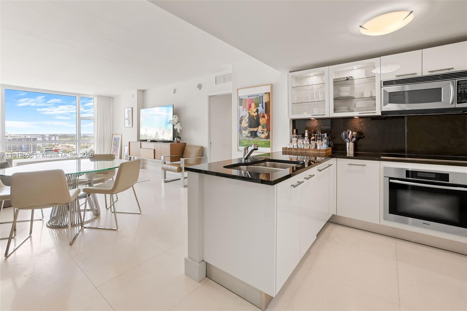 image Carillon Condo1