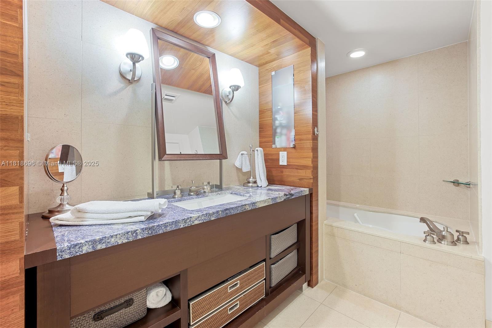 image Carillon Condo23