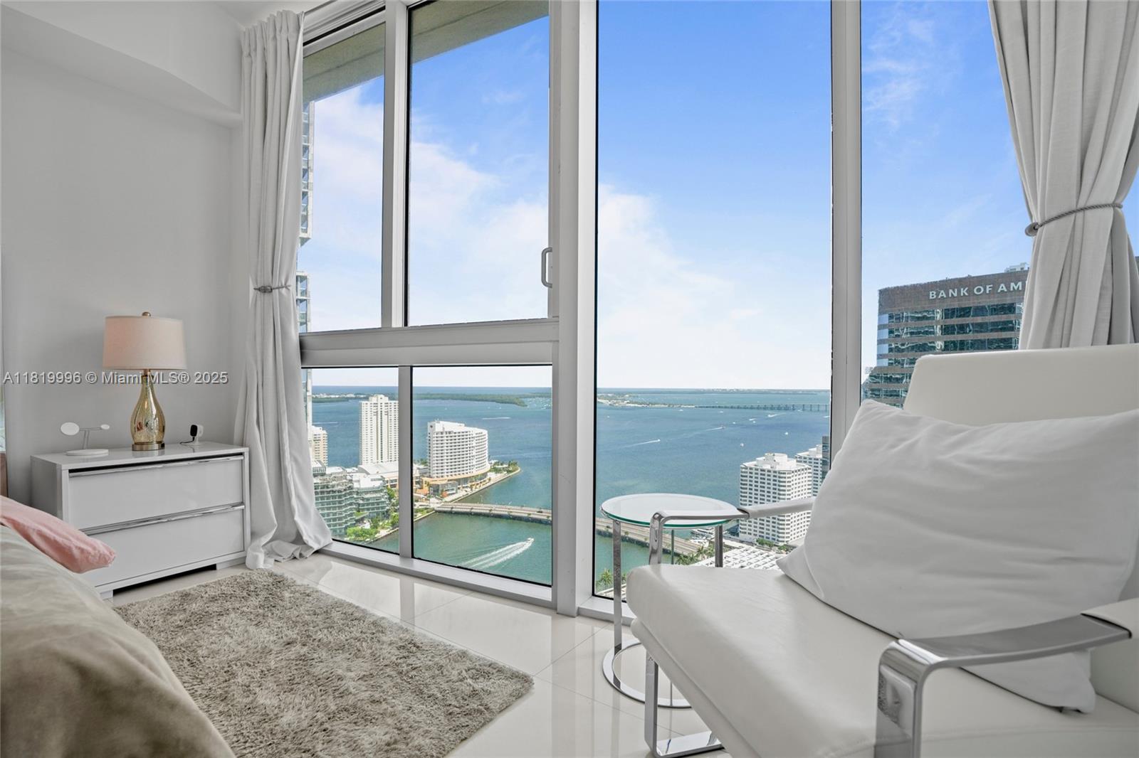 image Icon Brickell Tower 320